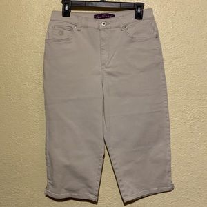 Gloria Vanderbilt Capris Pants 8 Beige Embellished Embroidered Amanda Skimmder